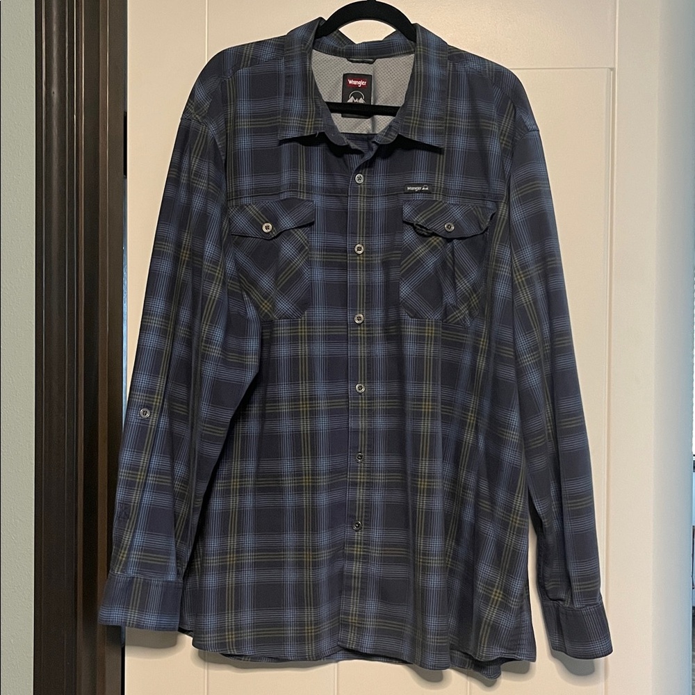 Men’s Wrangler Button down shirt